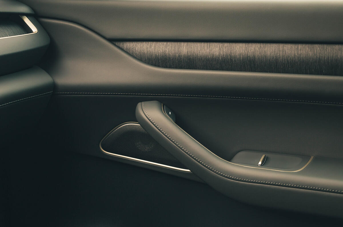 Nio EL8 review   interior door handles