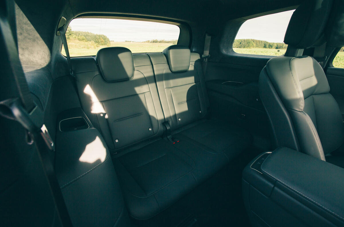 Nio EL8 review   interior rear seats