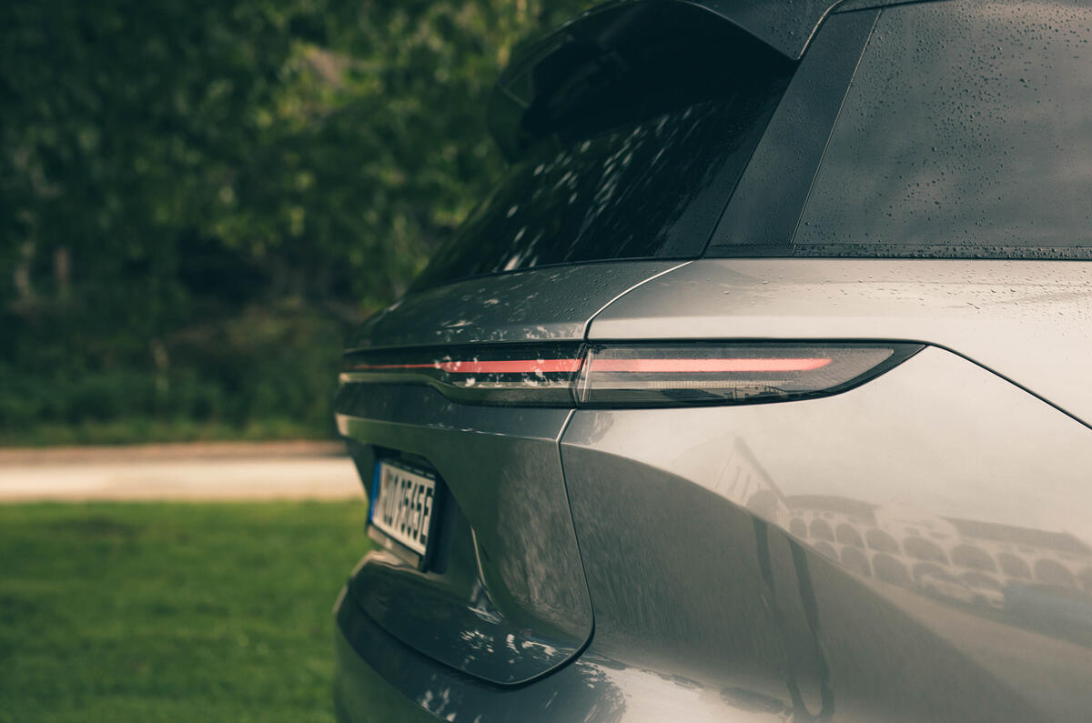 Nio EL8 review   rear light