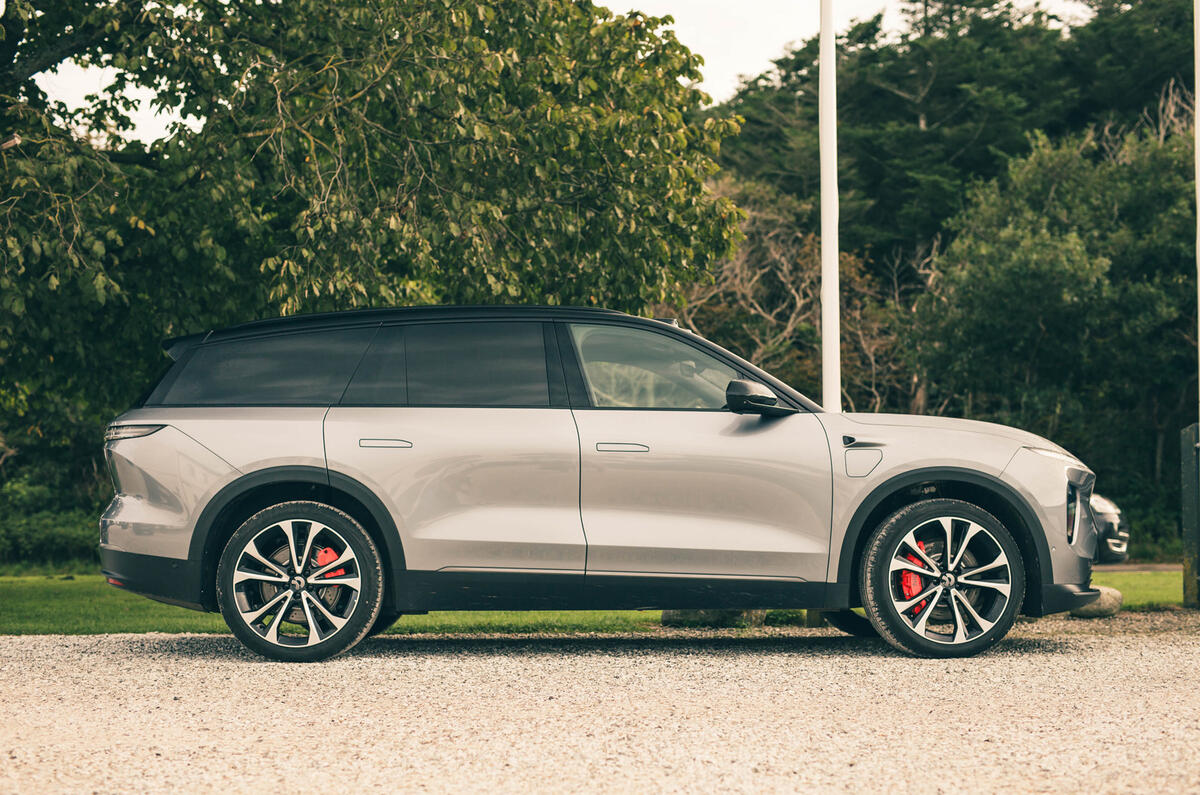 Nio EL8 review   side view