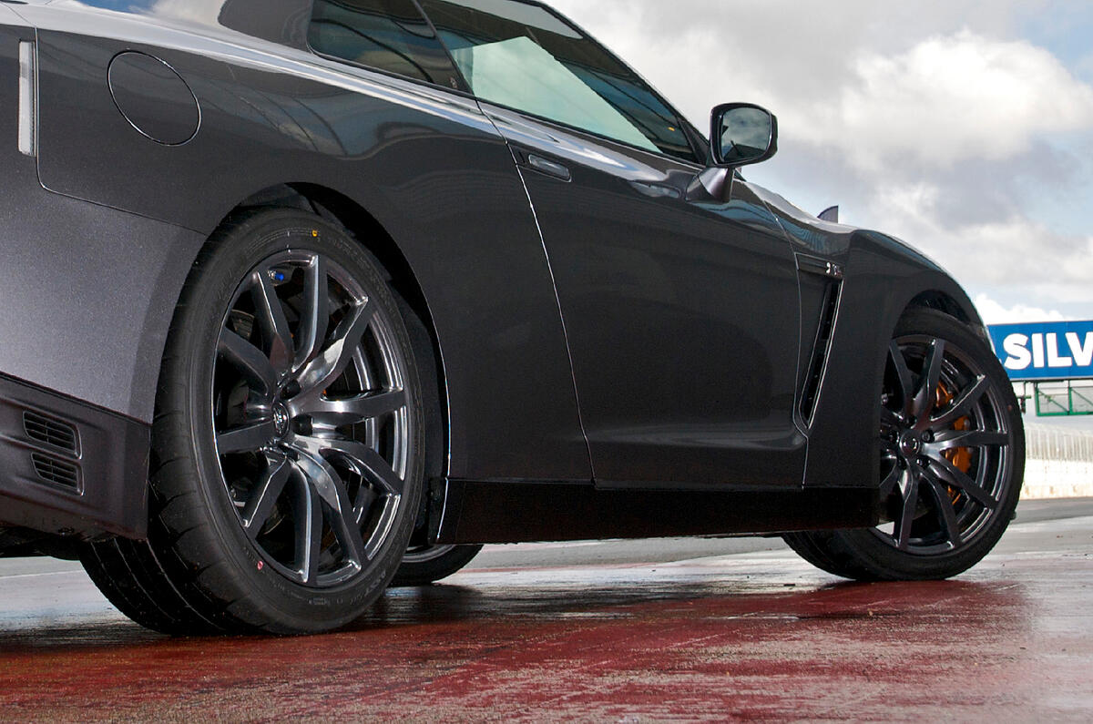 Vents remove air from inside the wheel arches, reducing pressure around them and improving aerodynamic efficiency Nissan GT-R side air vents