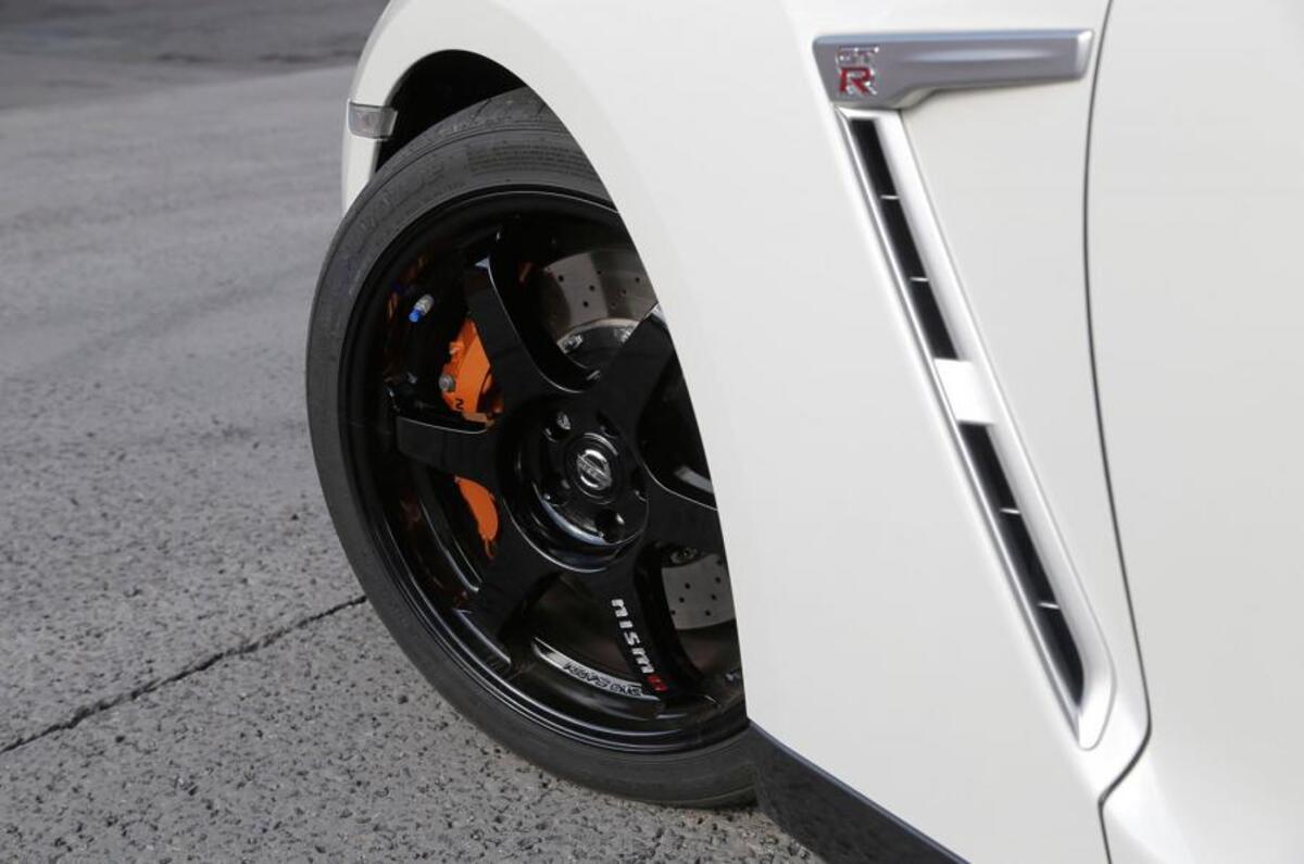 20in Nissan GT-R alloy wheels