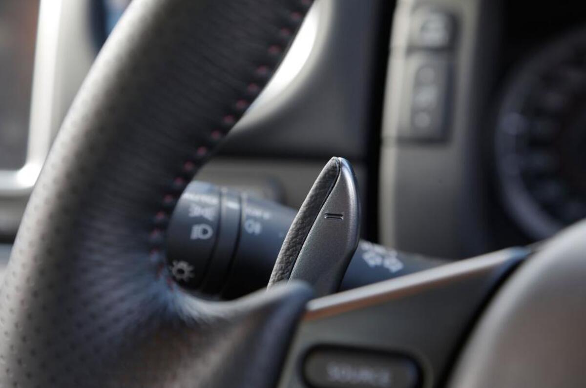 Nissan GT-R flappy paddle gears