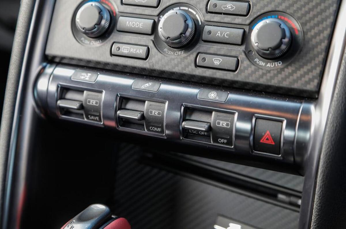 Nissan GT-R centre console