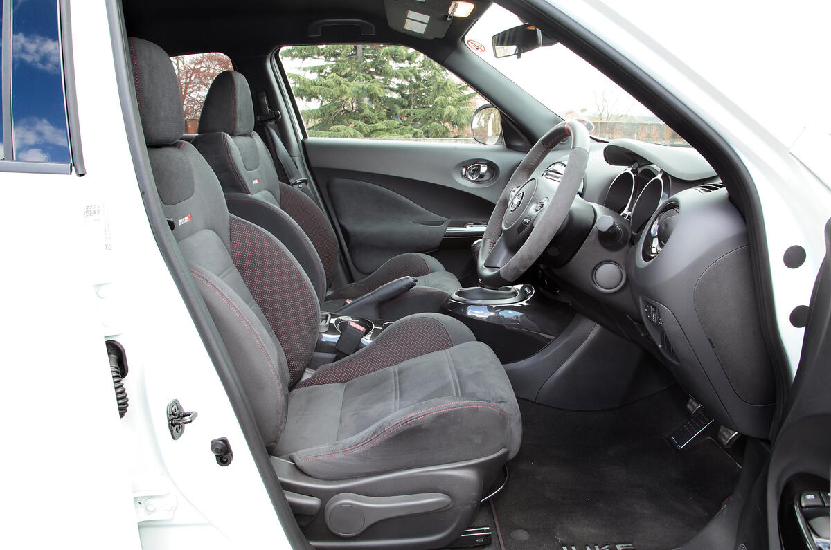 Nissan Juke Nismo front seats