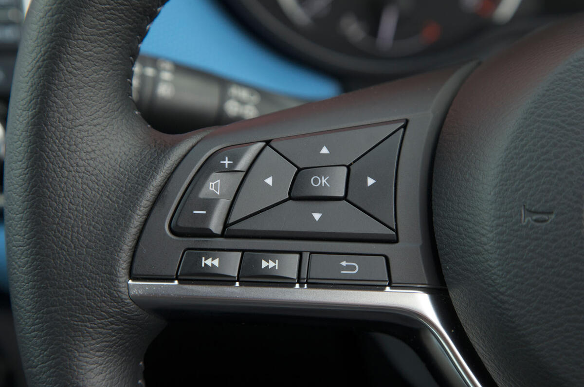Nissan Micra steering wheel controls