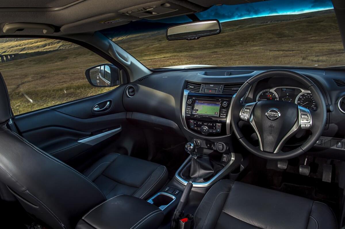 Nissan Navara NP300 dashboard