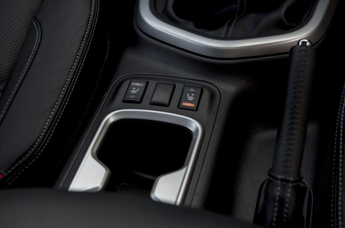 Nissan Navara NP300 heated seats