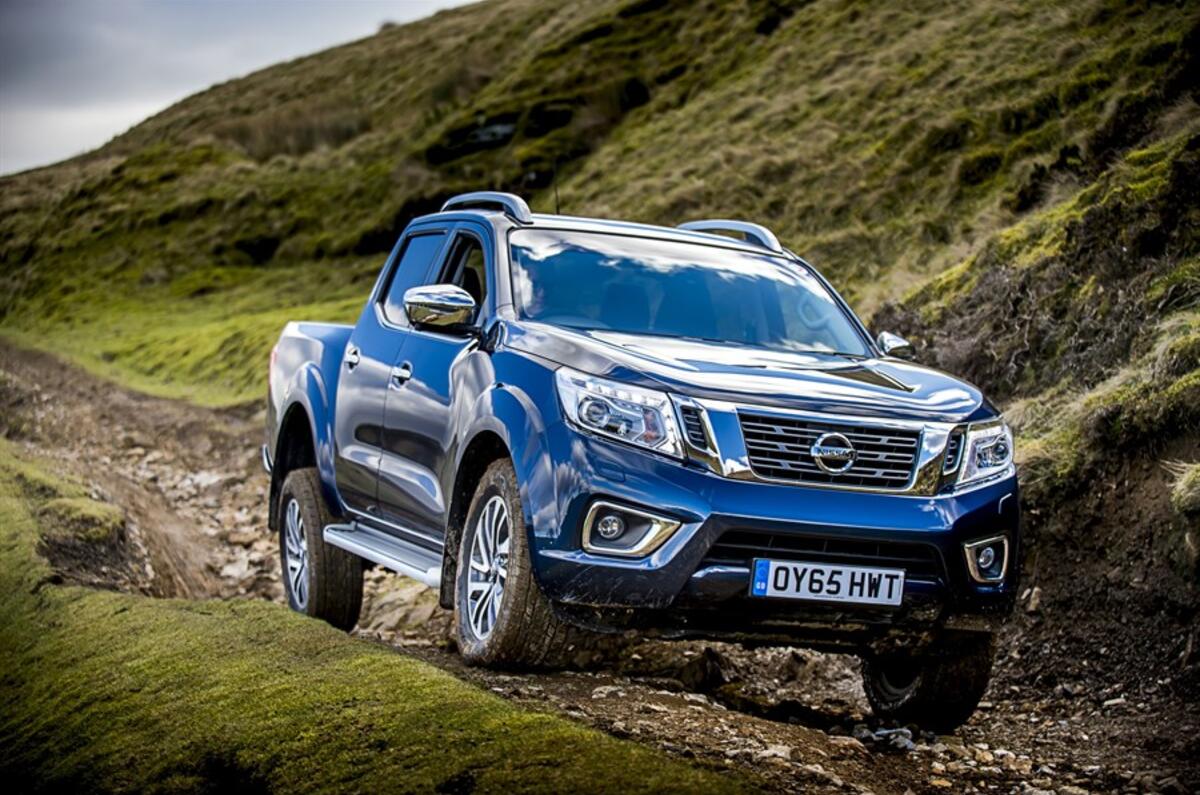 Nissan Navara NP300 off-roading