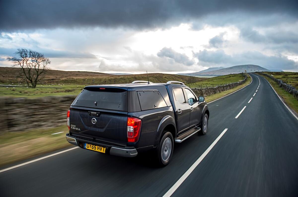 nissan navara rear