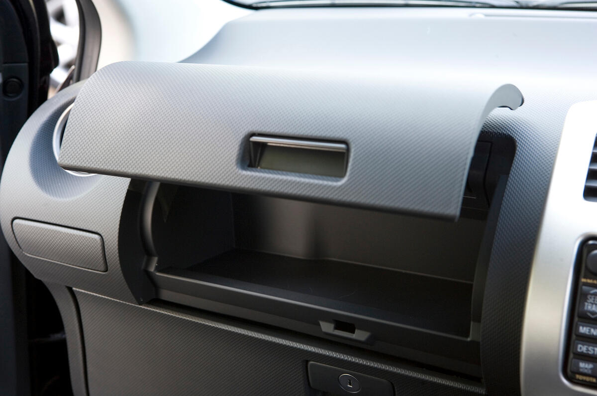 Nissan Note glovebox