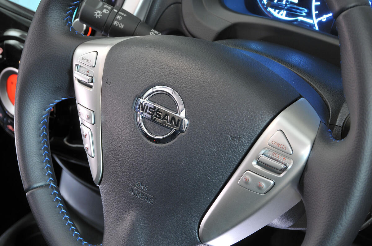 Nissan Note steering wheel controls