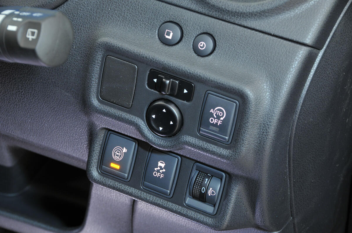 Nissan Note switchgear