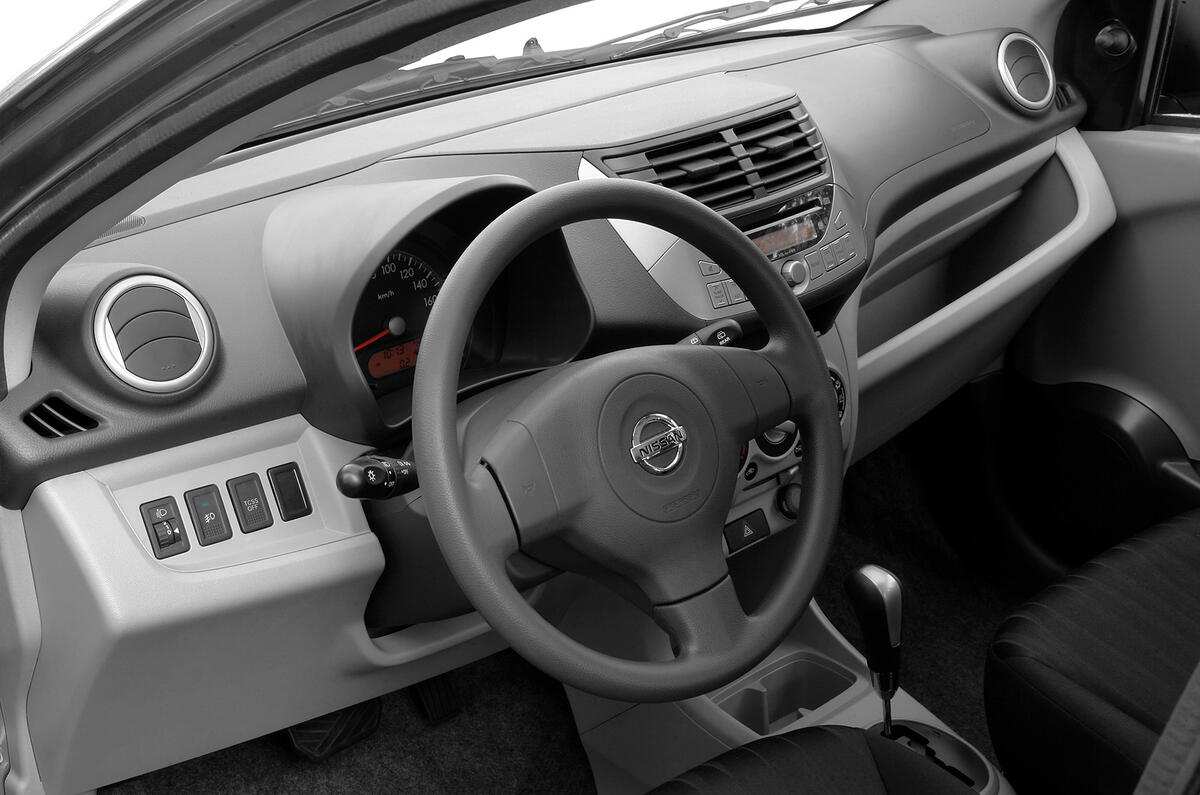 Nissan Pixo dashboard