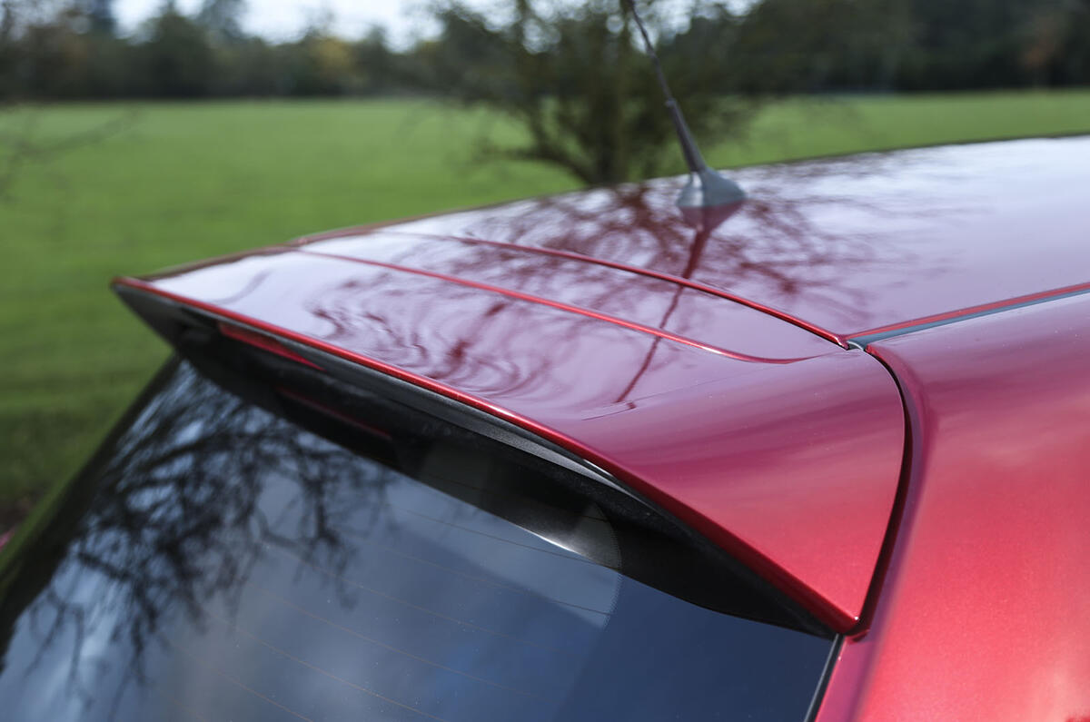 Nissan Pulsar roof spoiler