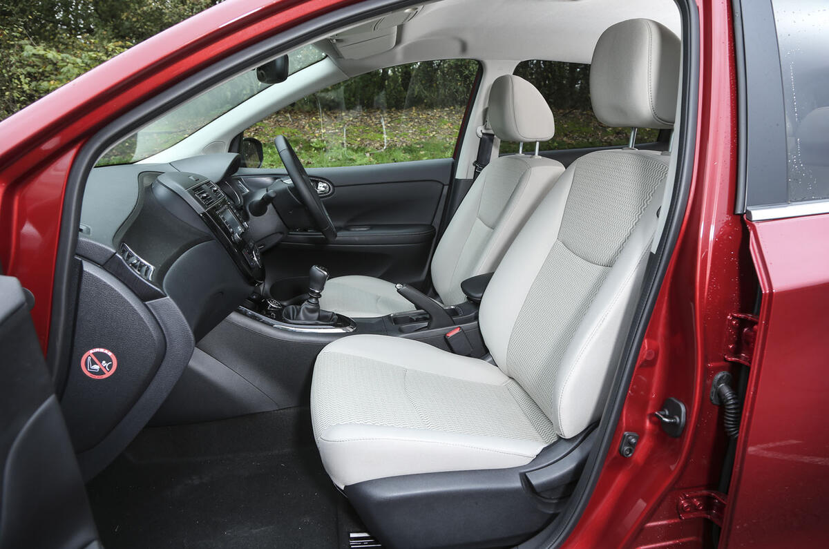 Nissan Pulsar front seats