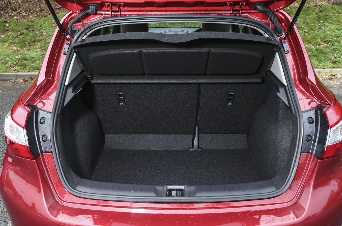 Nissan Pulsar boot space