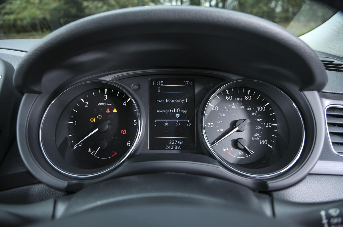 Nissan Pulsar instrument cluster