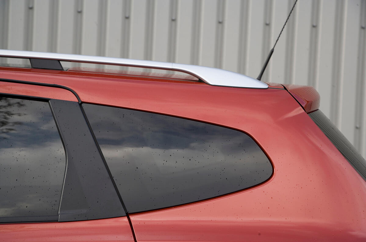 The seven-seat Qashqai+2 gets a 40mm higher roofline, and 135mm longer wheelbase Nissan Qashqai rear window