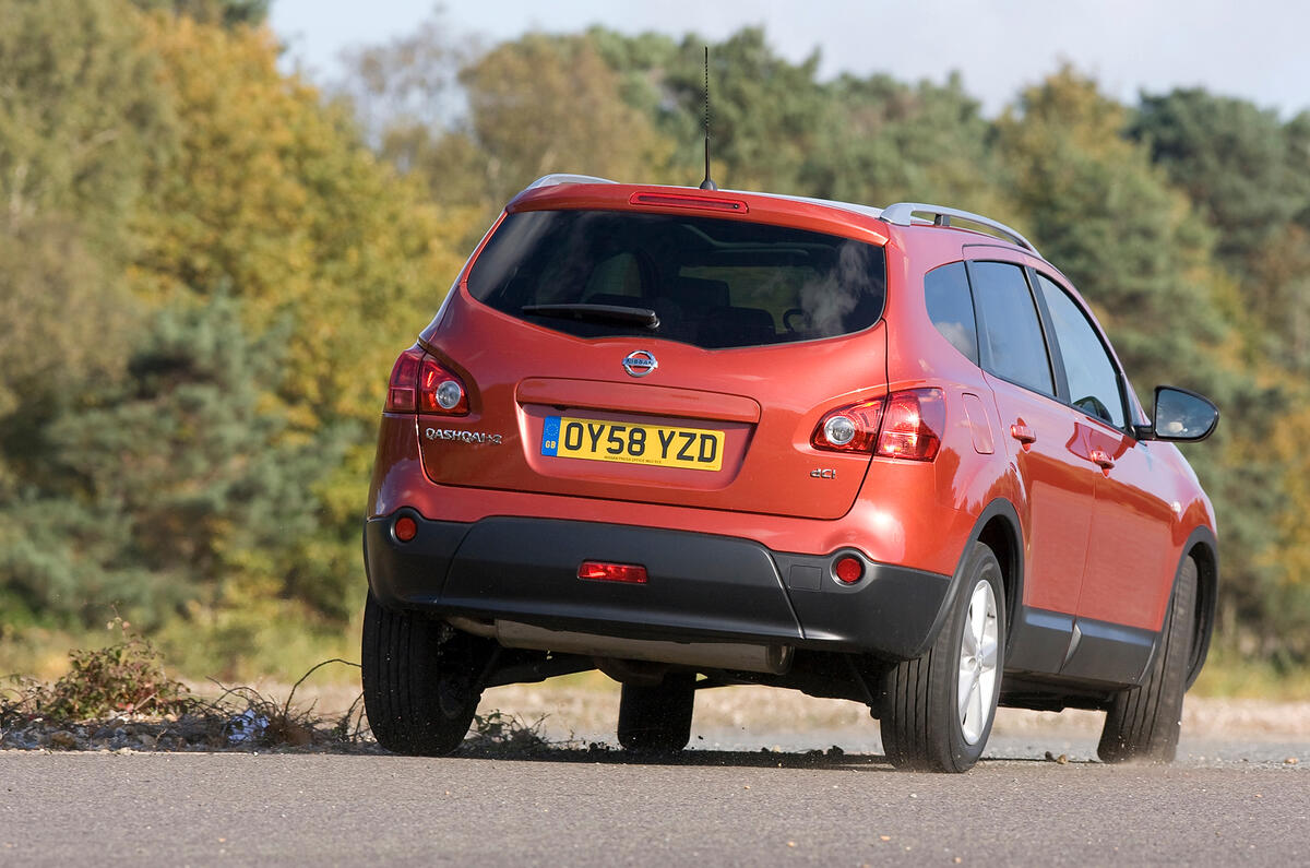 Body roll and tall-walled tyres don't detract from Qashqai's handling  Nissan Qashqai rear cornering
