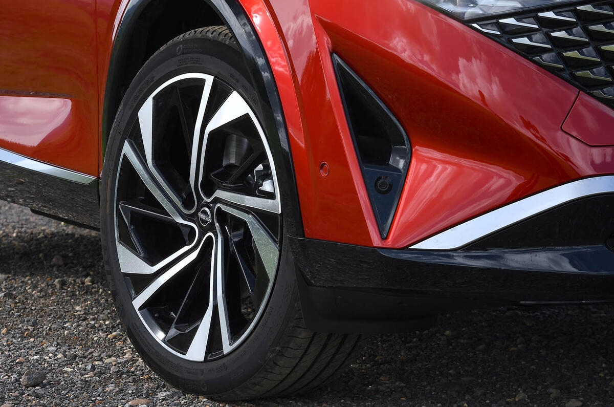 Nissan Qashqai e Power review 2025 05 wheel