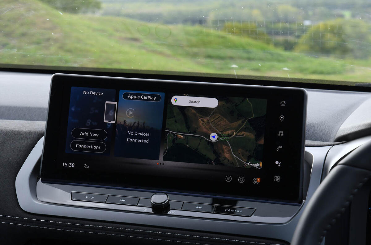 Nissan Qashqai e Power review 2025 09 satnav