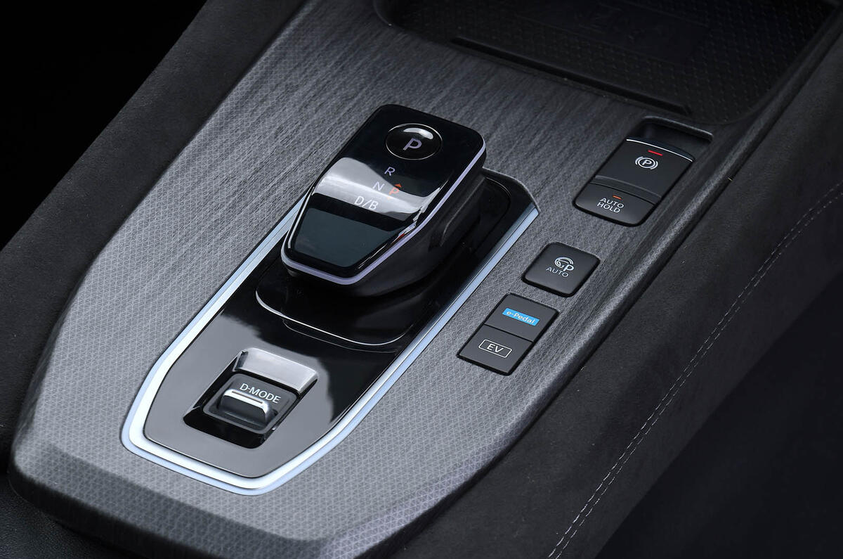 Nissan Qashqai e Power review 2025 10 centre console