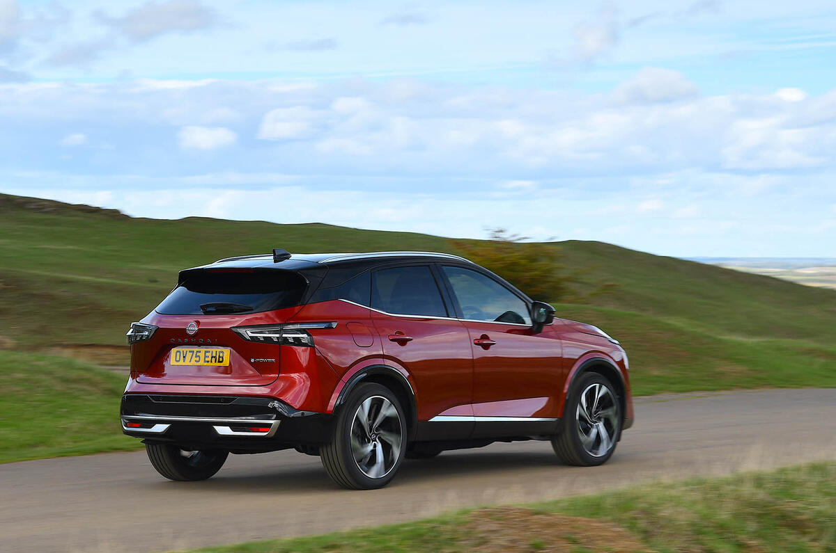 Nissan Qashqai e Power review 2025 20 rear panning