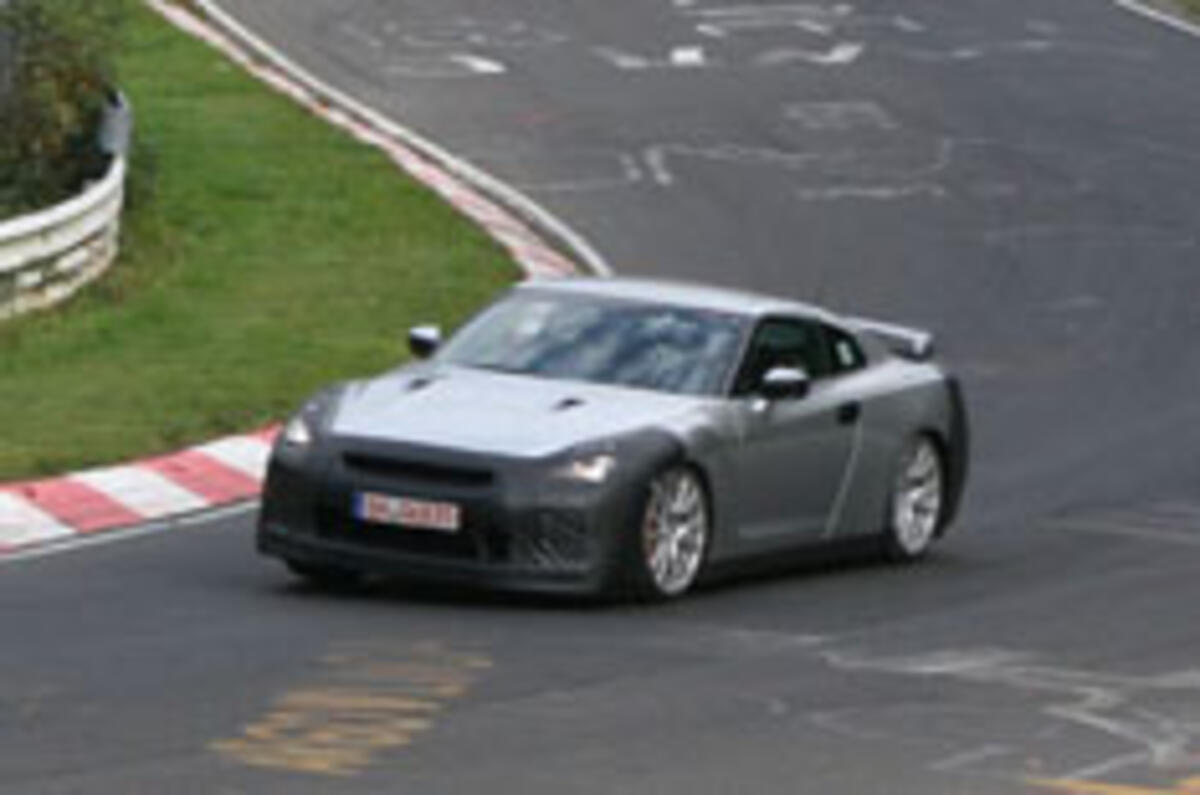 New Nissan GTR guns for 911