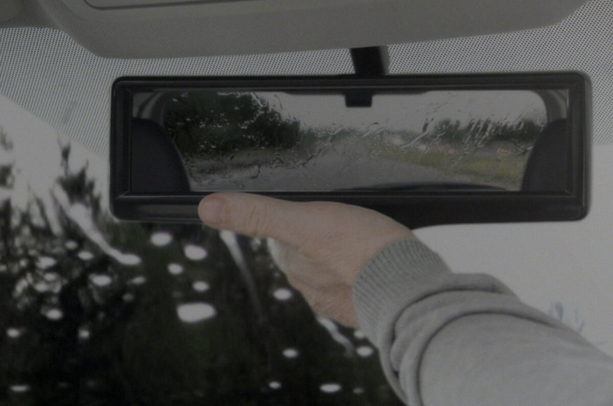 Nissan reveals LED rear-view mirror tech
