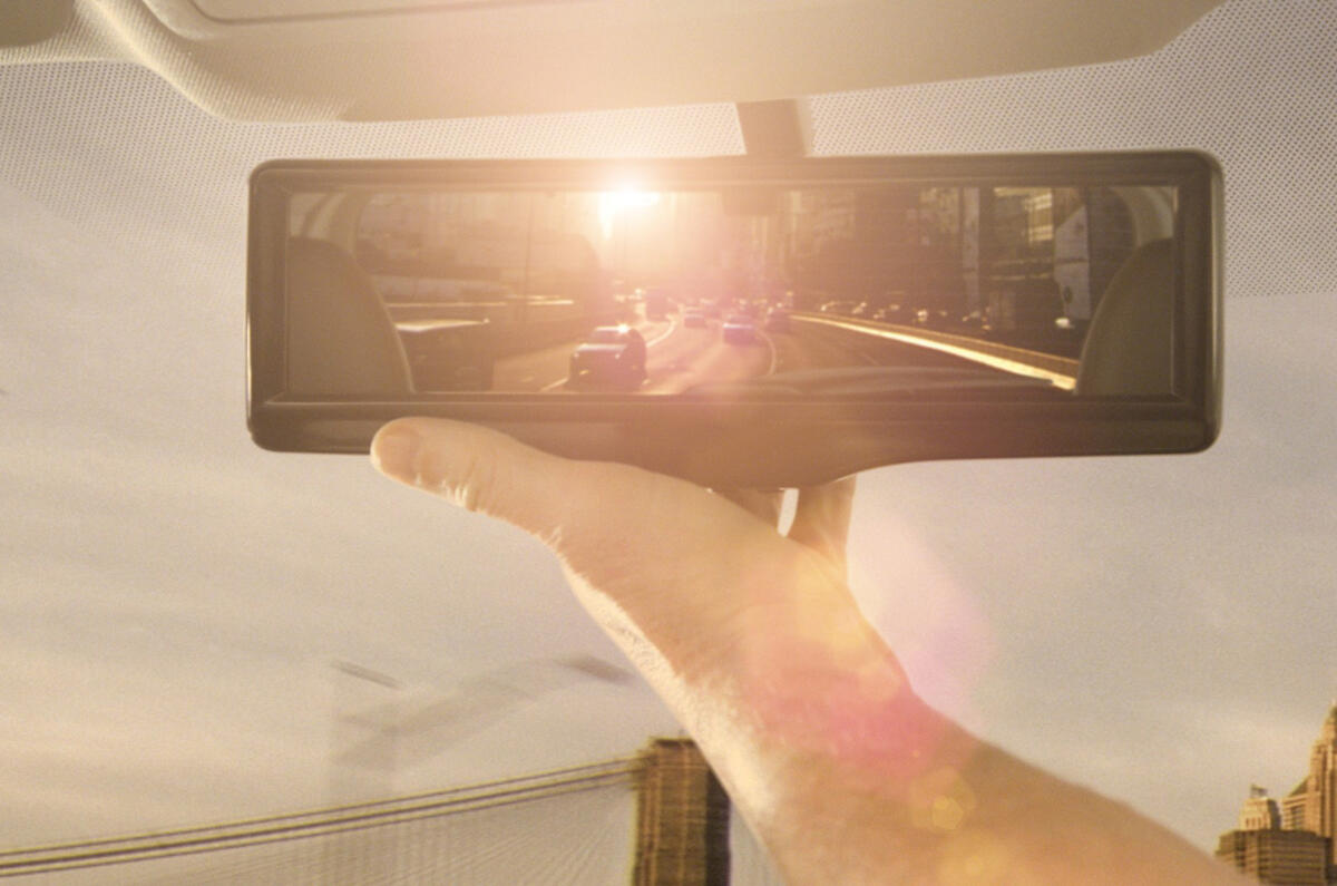 Nissan reveals LED rear-view mirror tech