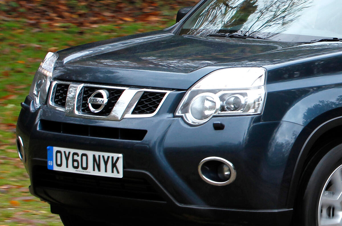 Nissan X-Trail front grille