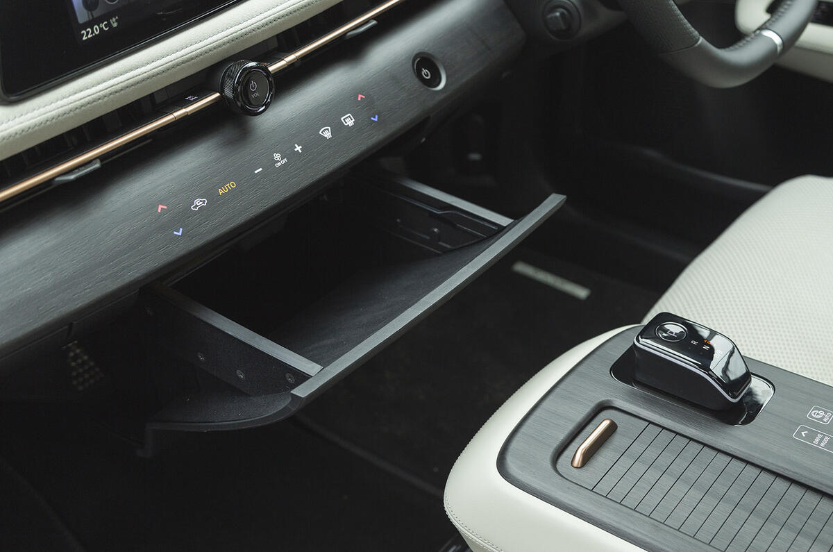 Nissan Ariya drawer