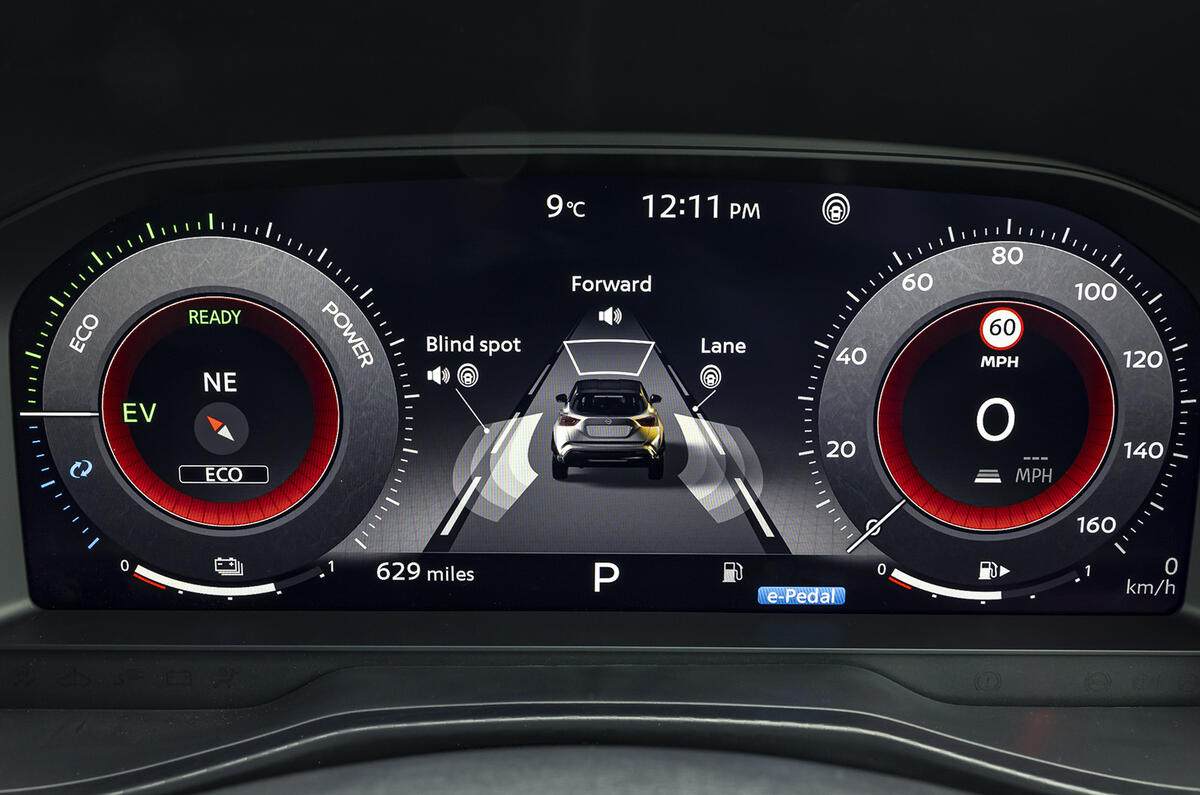 Nissan Juke Hybrid dials