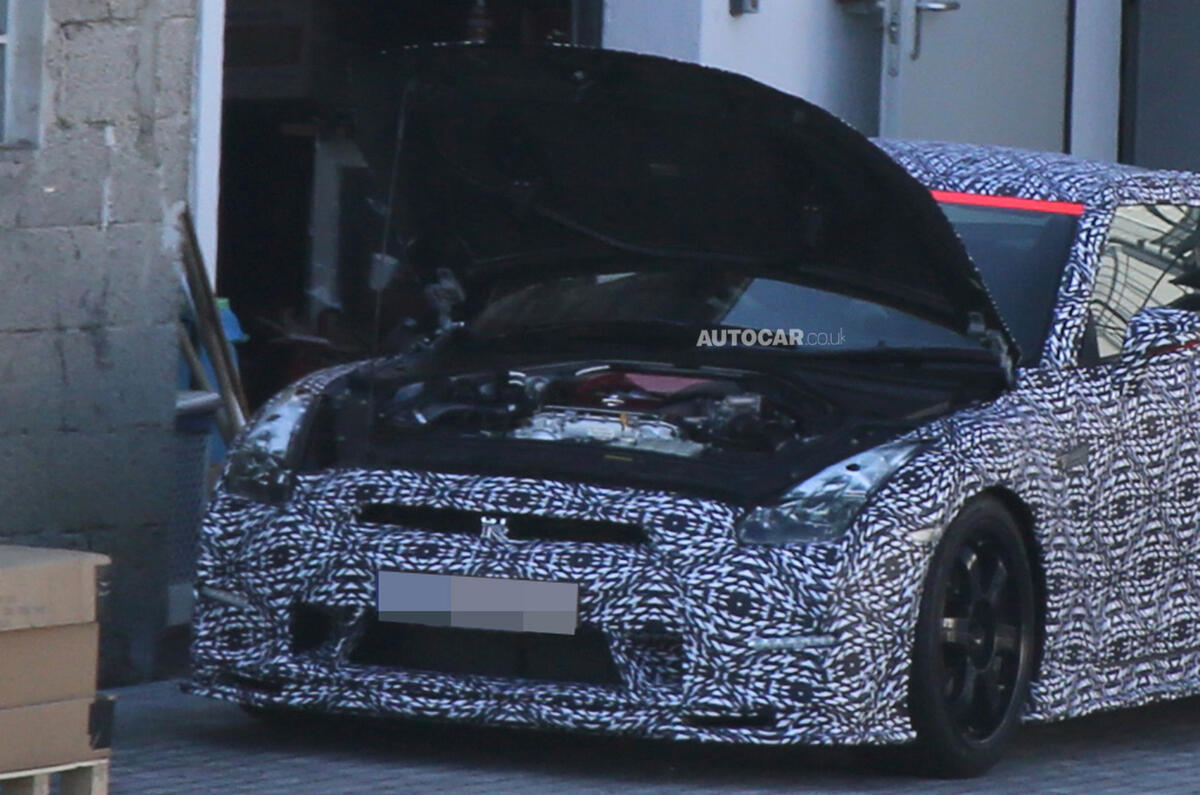 Nissan GT-R Nismo - first spy pics