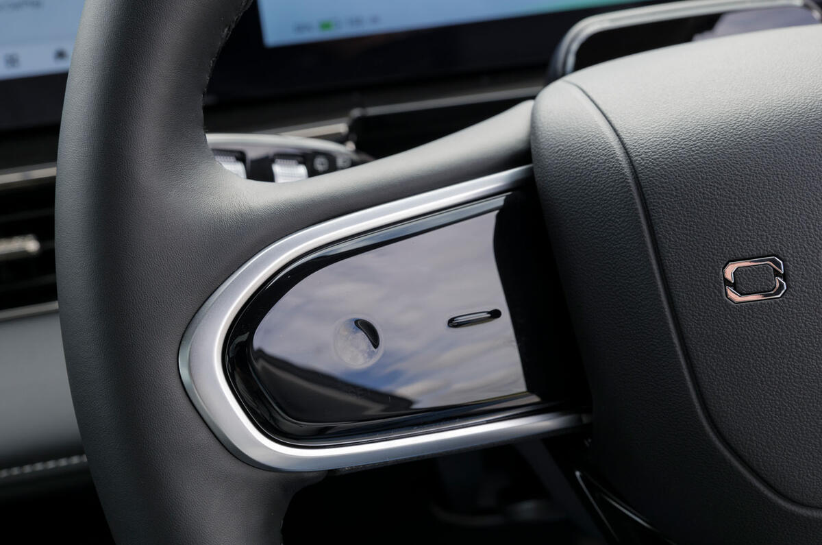 omoda 5 ev review 2024 12 steering wheel