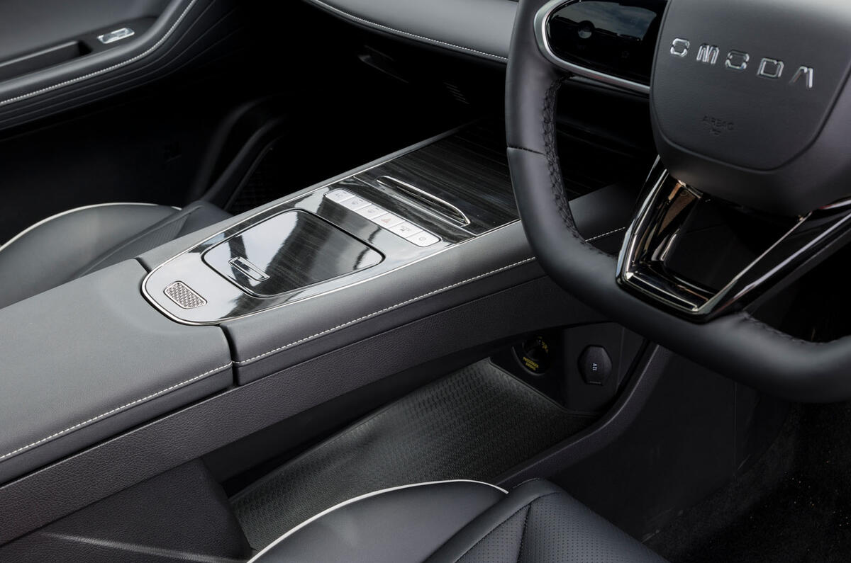 omoda 5 ev review 2024 18 centre console