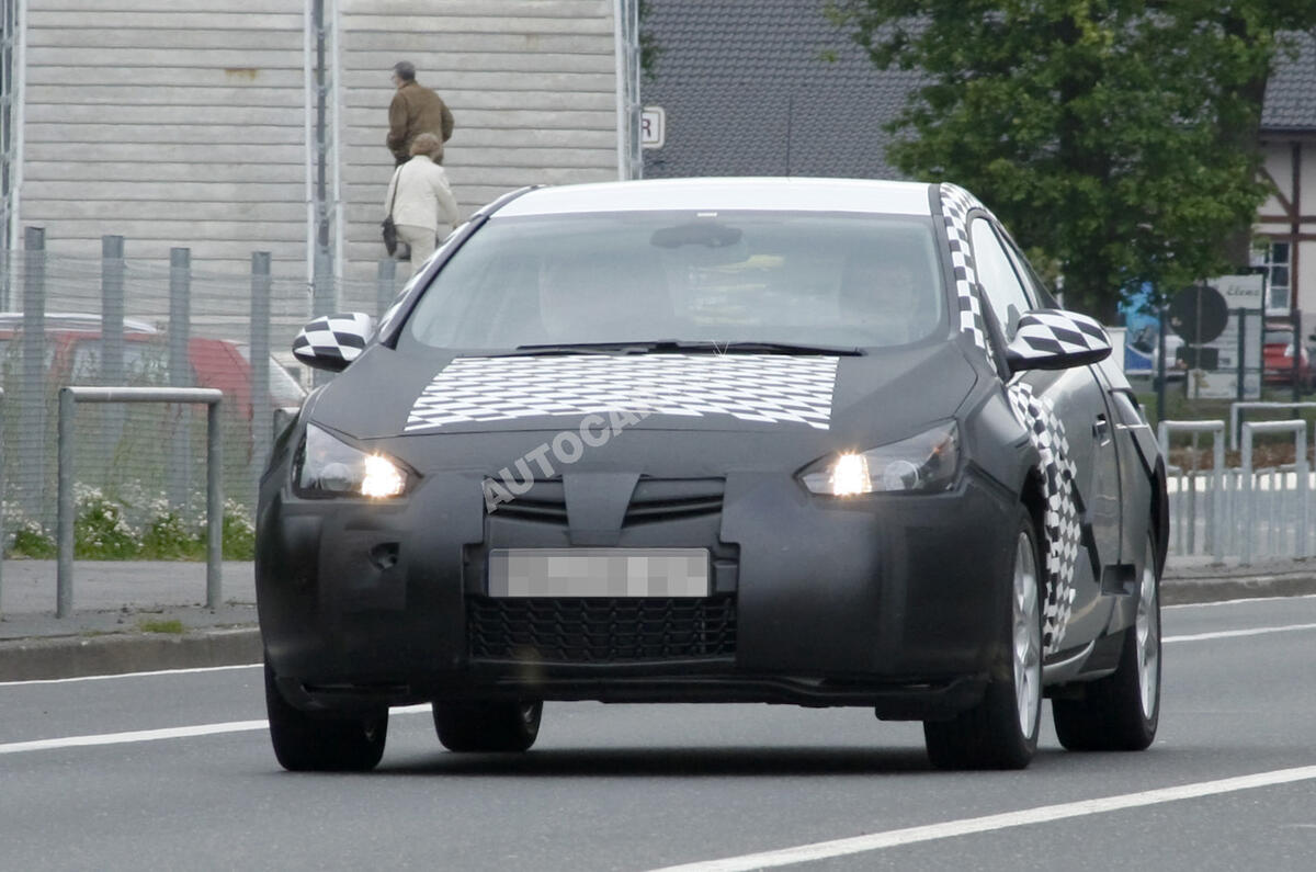 Vauxhall Astra coupe: new pics