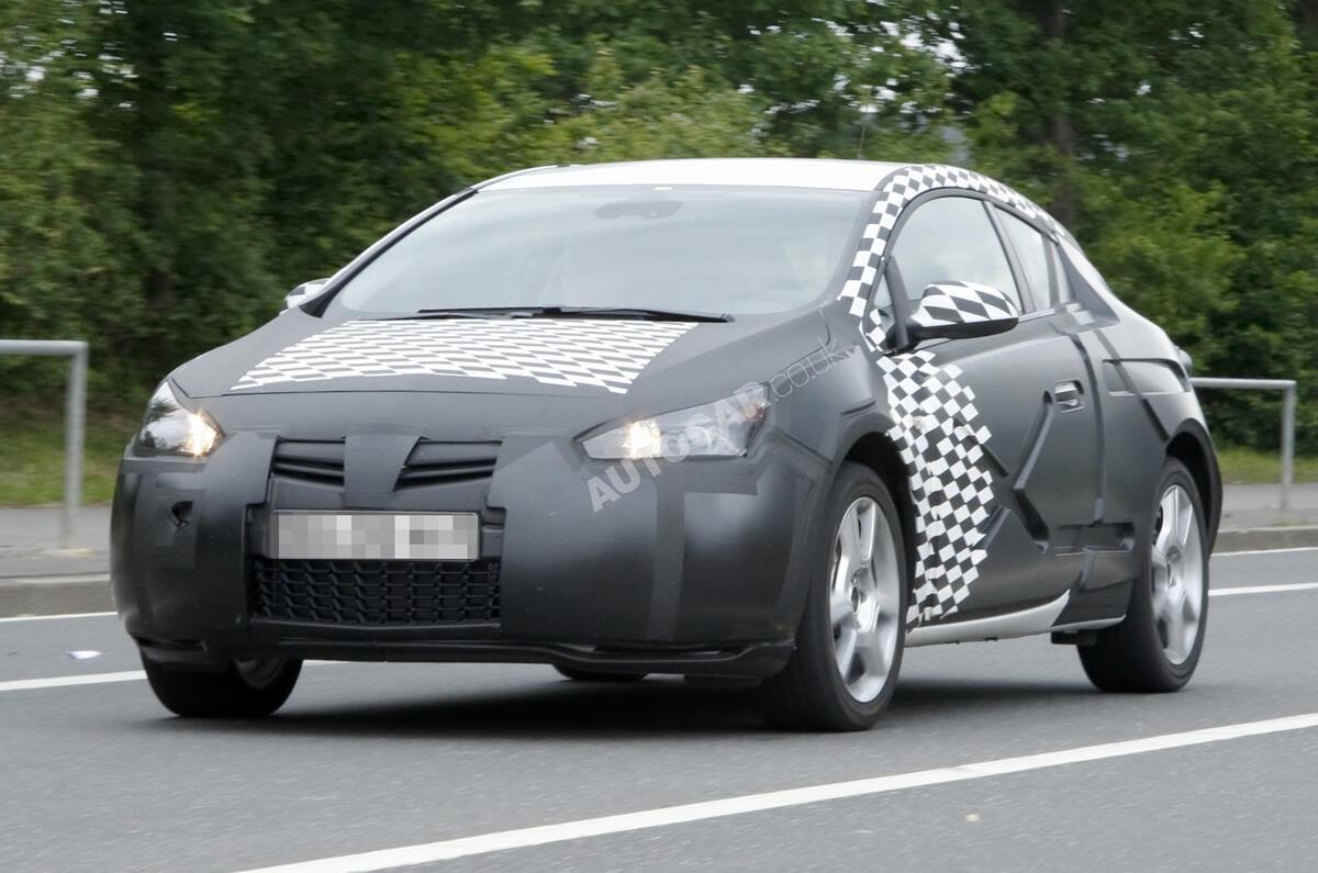 Vauxhall Astra coupe: new pics
