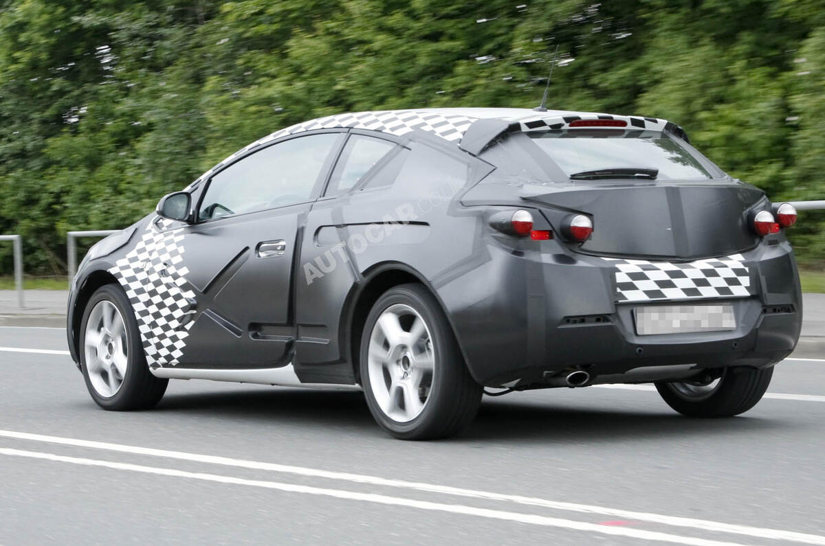 Vauxhall Astra coupe: new pics