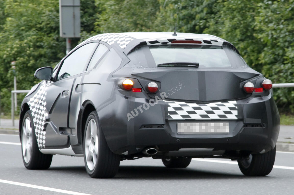 Vauxhall Astra coupe: new pics