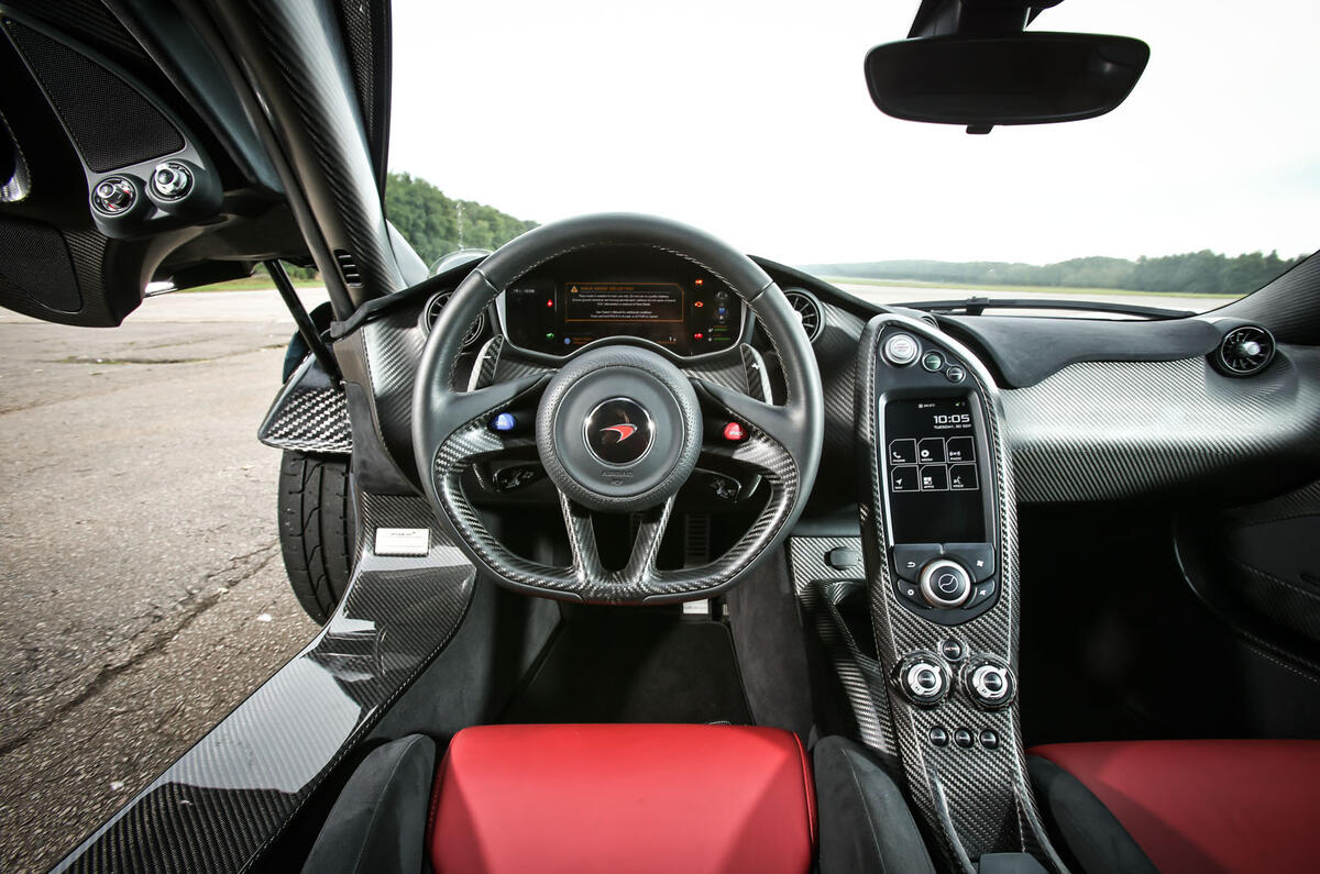 Comparison: Porsche 918 Spyder versus McLaren P1