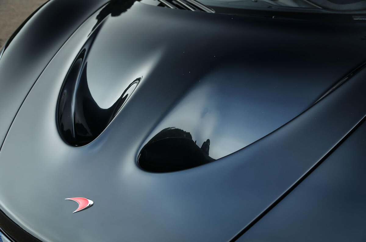 Comparison: Porsche 918 Spyder versus McLaren P1