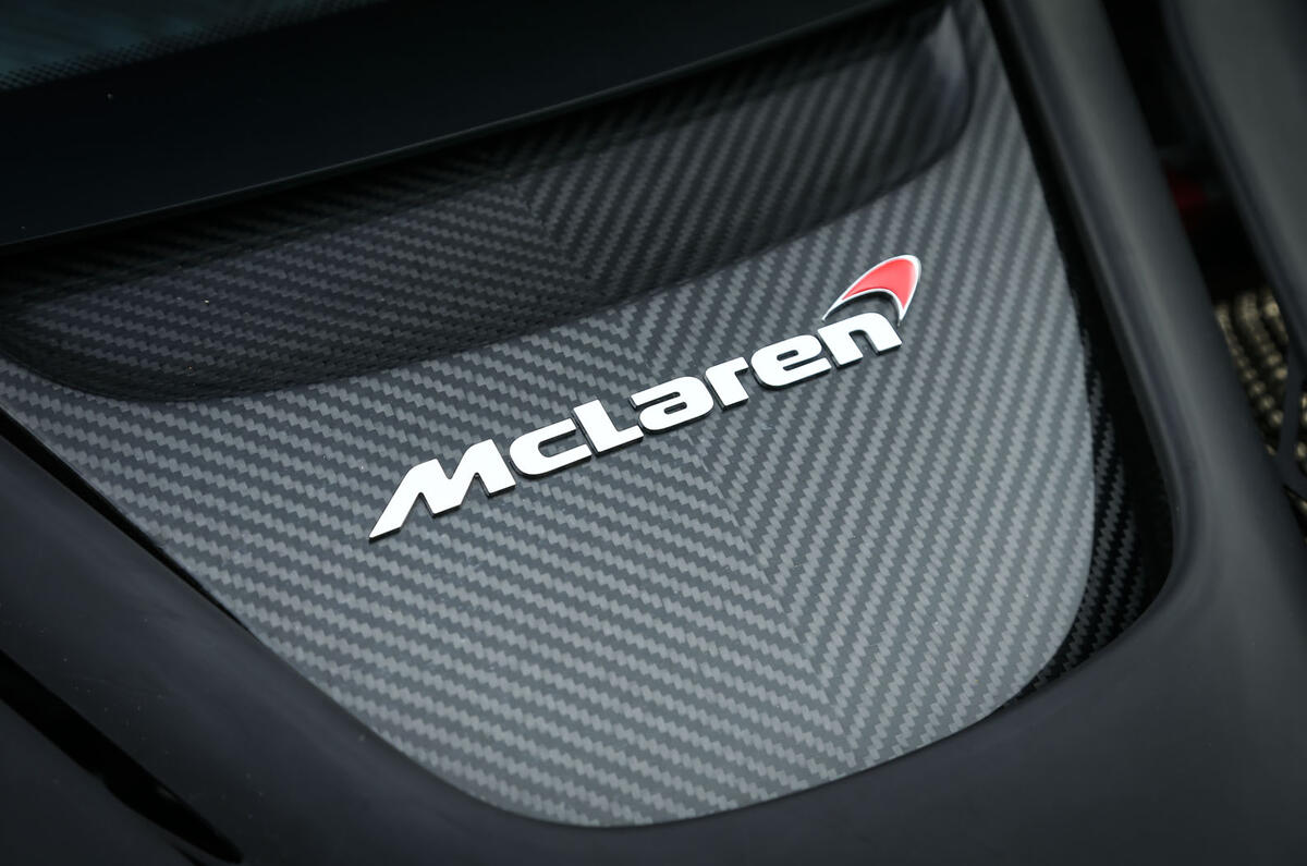 Comparison: Porsche 918 Spyder versus McLaren P1