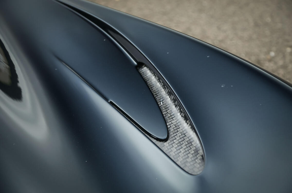 Comparison: Porsche 918 Spyder versus McLaren P1