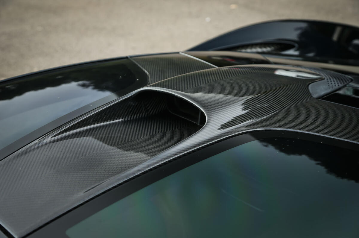 Comparison: Porsche 918 Spyder versus McLaren P1