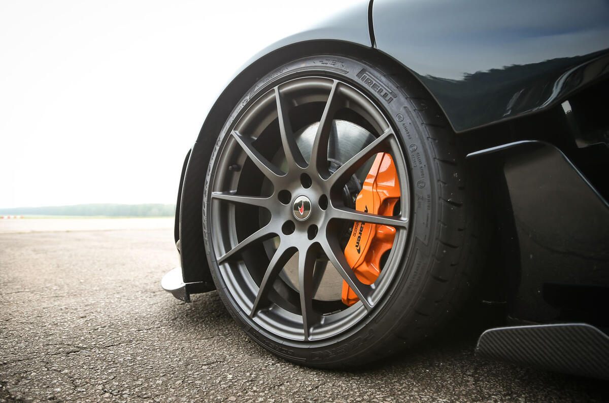 Comparison: Porsche 918 Spyder versus McLaren P1