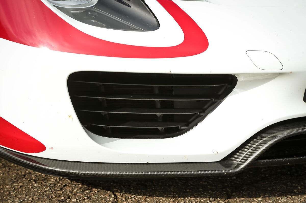 Comparison: Porsche 918 Spyder versus McLaren P1