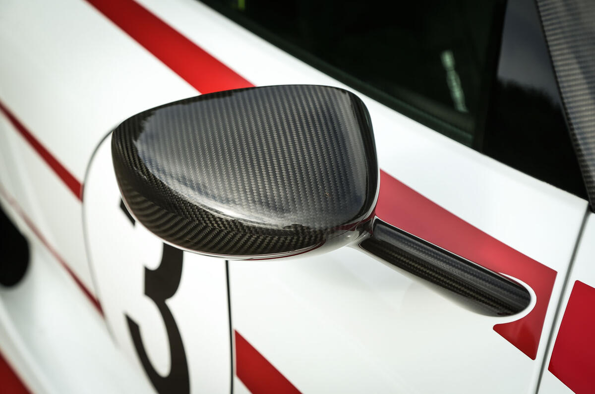 Comparison: Porsche 918 Spyder versus McLaren P1