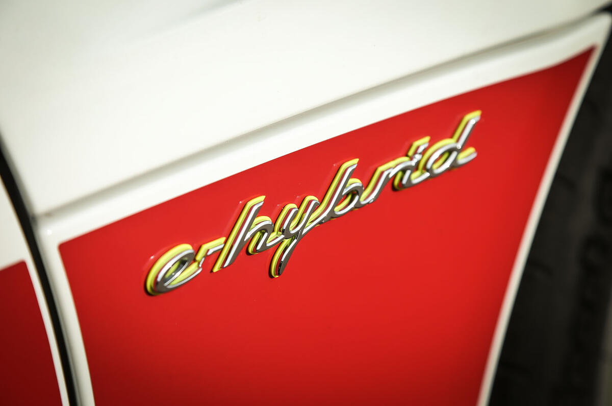 Comparison: Porsche 918 Spyder versus McLaren P1